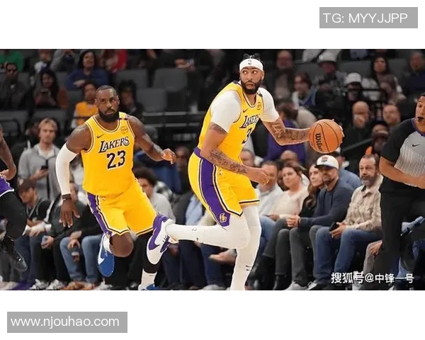 湖人队大胜开拓者，继续领跑西部